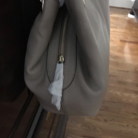 Michael Kors Raven Pebbled Leather - Picture 5 of 10